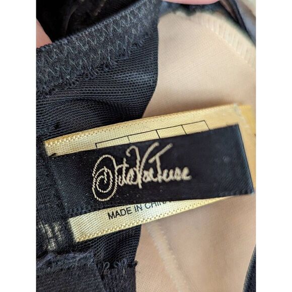 Dita Von Teese Women's Black Lace Velvet Straps Bra Size 34H - Picture 10 of 15